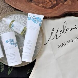 Mary Kay Naturally Cleanser & Exfoliant - White and Blue